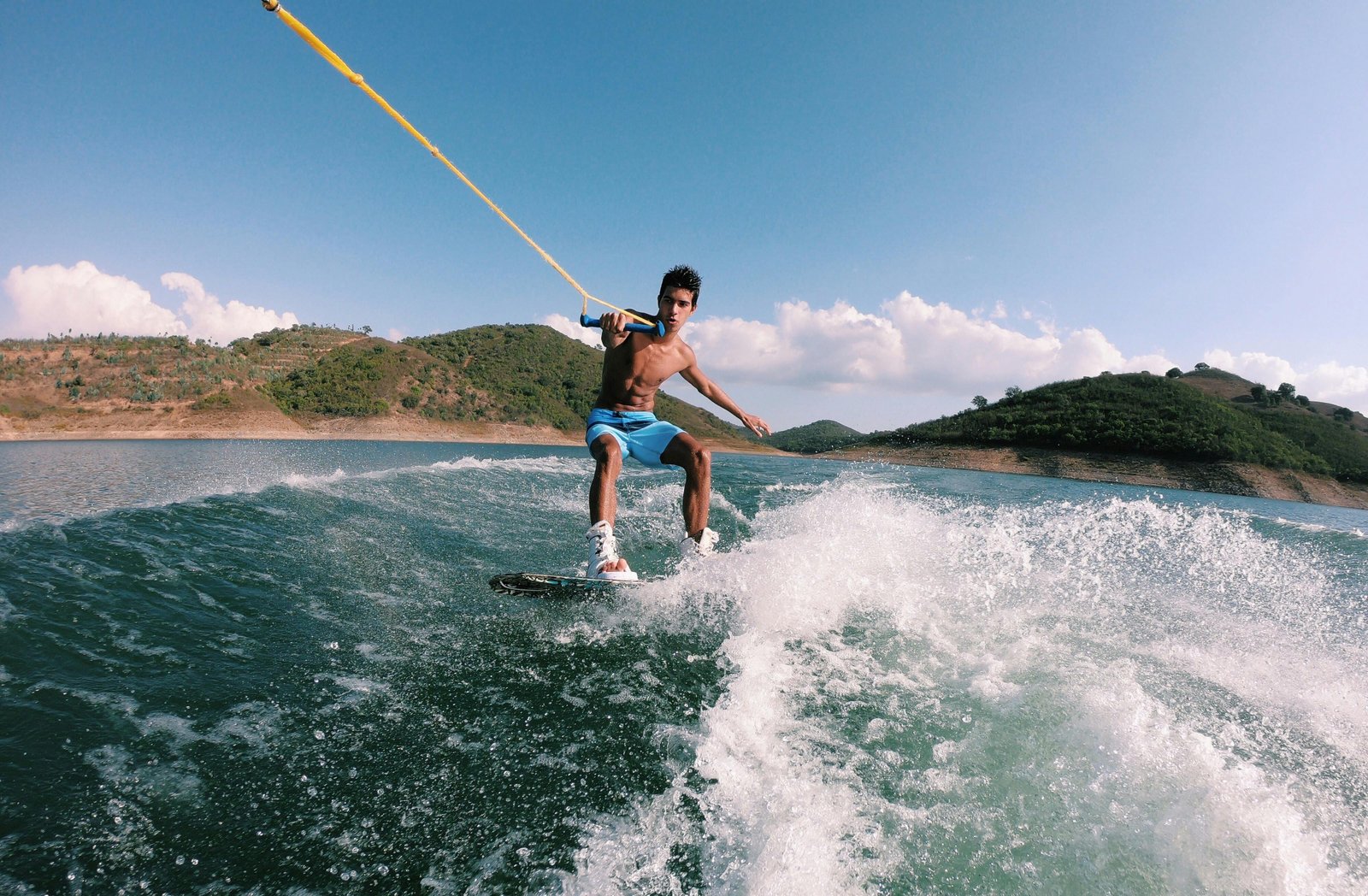 Tripulação recebendo passageiros